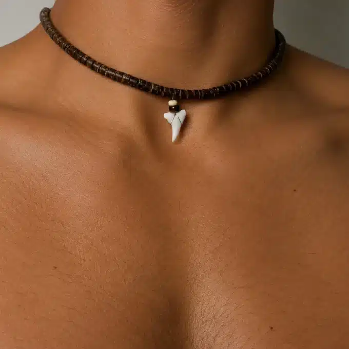 N3757 Collier dent de requin homme rondelles bois coco - Bijoux colliers hommes en ligne Ninanina