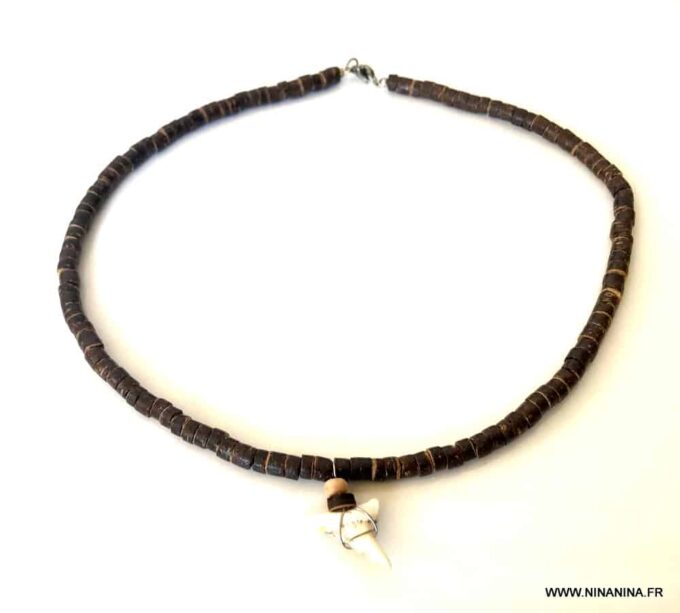 N3757c Collier dent de requin homme rondelles bois coco - Bijoux Colliers en ligne Ninanina