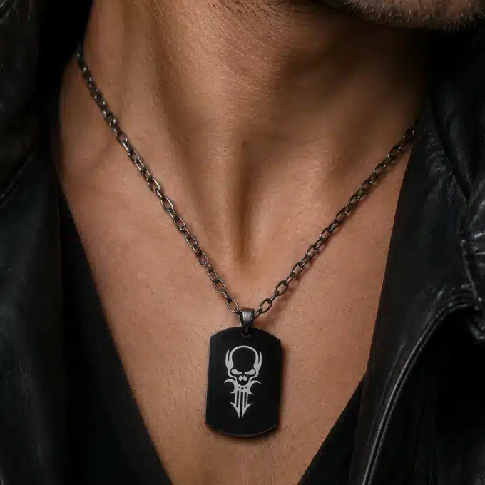 N3837b Collier homme pendentif rectangle tête de mort Acier noir - Bijoux colliers hommes en ligne Ninanina