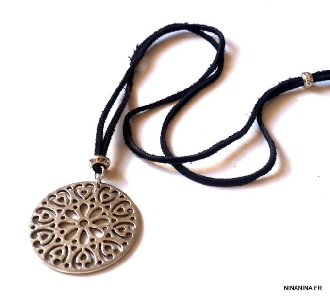 N3845a Collier fantaisie long femme lacet pendentif argenté - Bijoux Colliers en ligne Ninanina