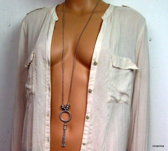 N3869c collier long pompon métal argent