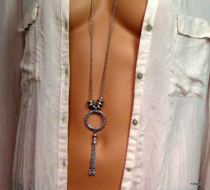 N3869d collier long pompon métal argent