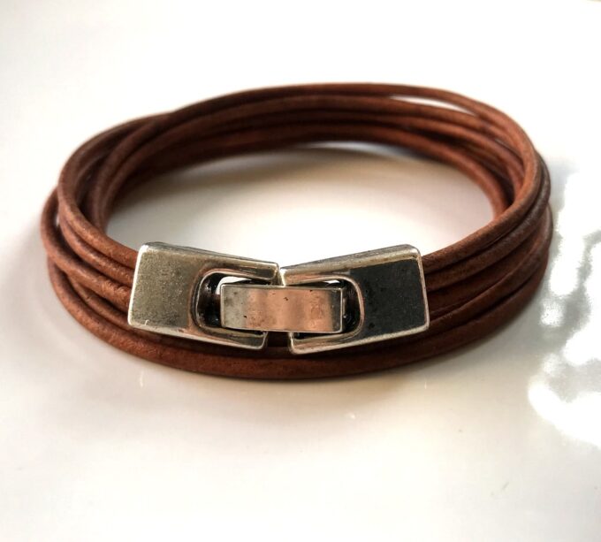 N3925a Bracelet plusieurs tours cordon cuir et métal argenté - Bijoux Bracelets en ligne Ninanina