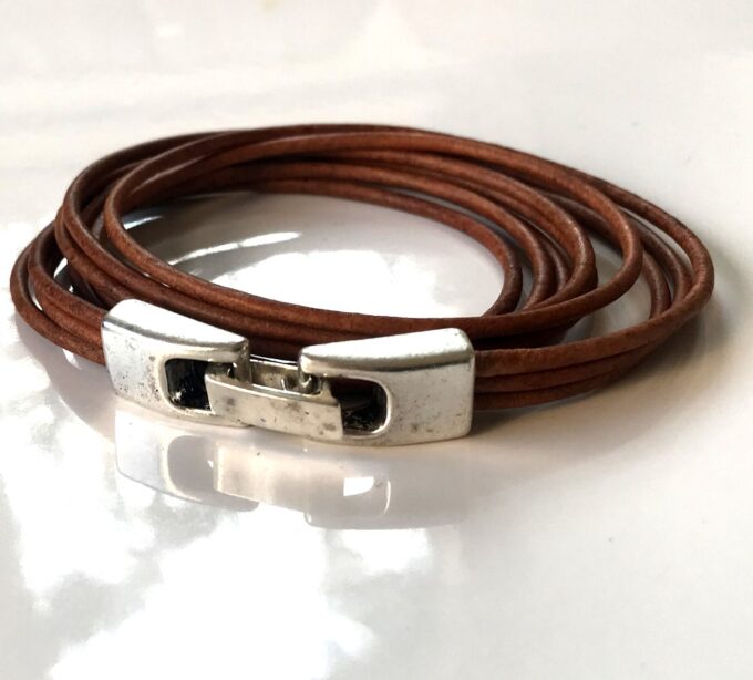 N3925b Bracelet plusieurs tours cordon cuir et métal argenté - Bijoux Bracelets en ligne Ninanina