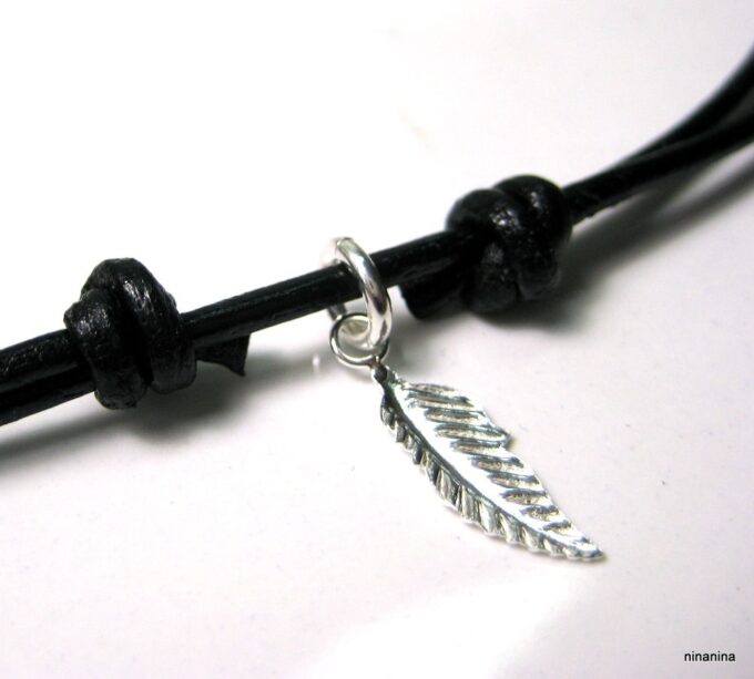 N3944a_collier_cordon_cuir_plume_argent_massif
