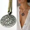 N3993 Collier femme pendentif filigrané argenté cordon daim réglable - Bijoux colliers femmes en ligne Ninanina
