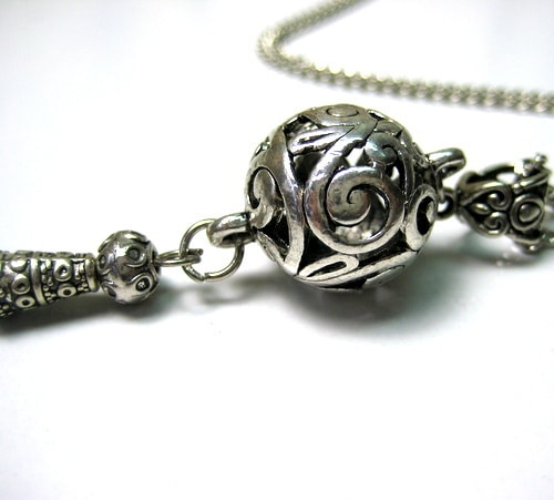 N3994c_collier_long_sautoir_pompon_metal_argent