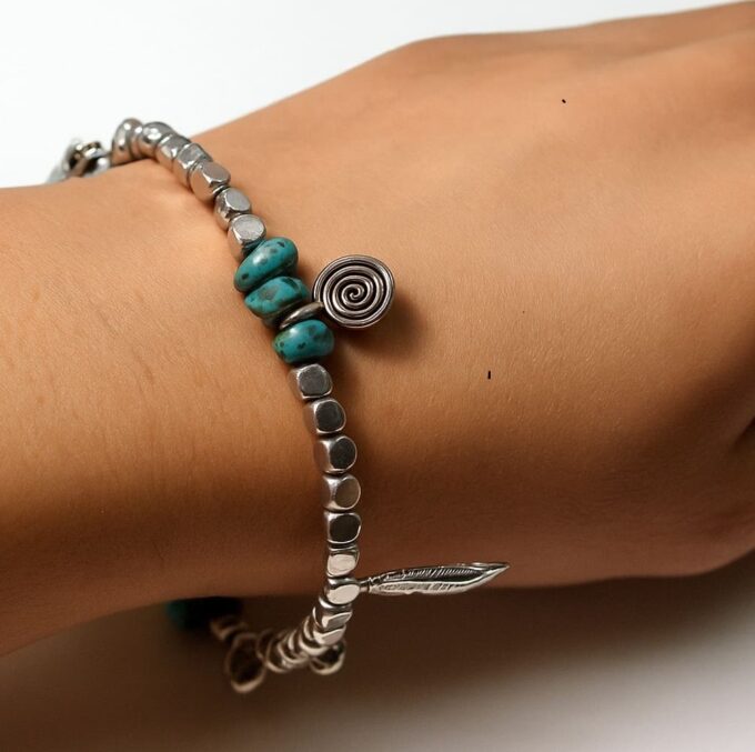 N4007c Bracelet femme boheme chic fait main en perles argentées et turquoises naturelles - Bijoux bracelet boheme chic en ligne