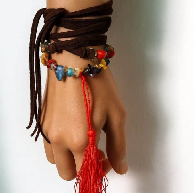 N4030d Bracelet boheme chic multi tours artisanal pour femme perles colorées et pompon rouge - Bijoux Bracelets en ligne Ninanina