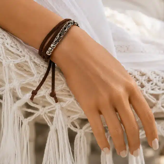 N4032 Bracelet enroulé femme perles argentées cordon daim réglable - Bijoux bracelets femmes en ligne Ninanina