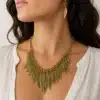 N4044a Plastron Ethnique breloques feuille doré et boucles d'oreilles assorties - Bijoux colliers femmes en ligne Ninanina