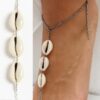N4150b Chaine de Pied Femme en Acier Inoxydable et Coquillages Cauris Blancs – Bijou Artisanal Fait Main en France - Bijoux de pieds en ligne Ninanina