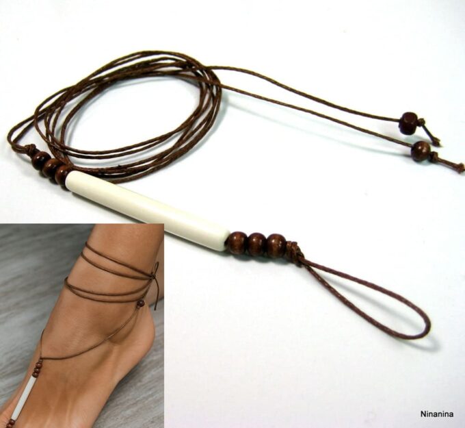 N4213c Bracelet de pied femme cordon perle tube blanche - bijou ethnique artisanal - Bijoux de pieds en ligne Ninanina