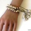 N4239d Bracelet coquillage grain de café cordon réglable - Bijoux Bracelets en ligne Ninanina