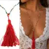 N4252 Collier long femme fantaisie perles multicolores et pompon rouge - Bijoux colliers femmes en ligne Ninanina
