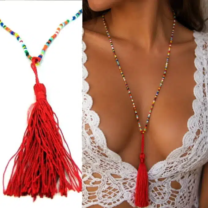 N4252 Collier long femme fantaisie perles multicolores et pompon rouge - Bijoux colliers femmes en ligne Ninanina