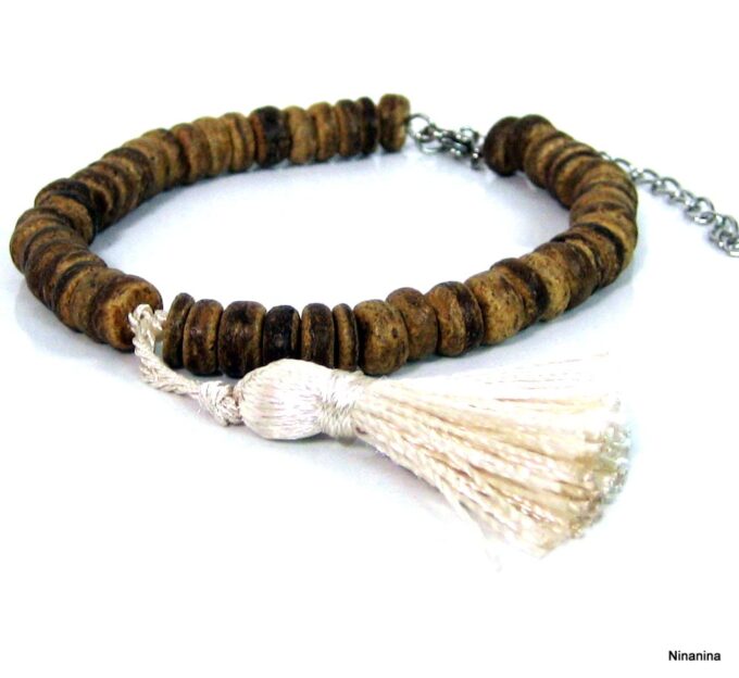 N4255b bracelet de cheville perles bois et pompon blanc