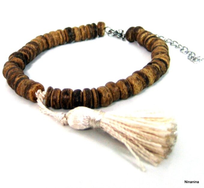 N4255d bracelet de cheville perles bois et pompon blanc