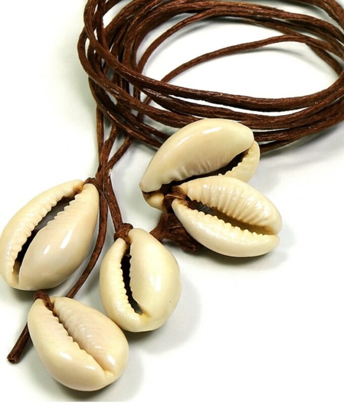 N4266 Bracelet de Pied Femme Artisanal en Coquillages Cauris Blancs sur Cordon à Enrouler autour de la Cheville - Bijoux de pieds en ligne Ninanina