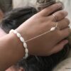 N4294c Bracelet poignet bague argent 925 et nacre - chaine de main - Bijoux Bracelets en ligne Ninanina