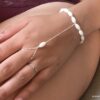 N4294e Bracelet poignet bague argent 925 et nacre - chaine de main - Bijoux Bracelets en ligne Ninanina