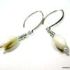 N4301e Boucles D oreilles Argent 925 massif Artisanales pour Femme - Pendentif forme Goutte en Nacre Blanche - Bijoux d'oreille en ligne Ninanina
