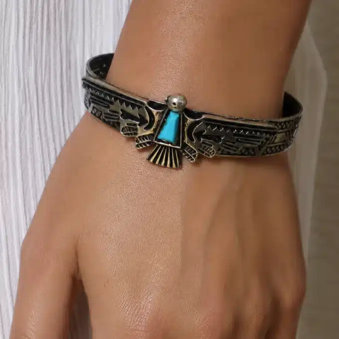 N4314b Bracelet Manchette Thunderbird argenté et howlite turquoise - Bijoux bracelets en ligne Ninanina