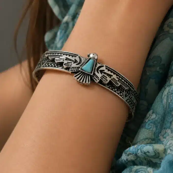 N4314c Bracelet Manchette Thunderbird argenté et howlite turquoise - Bijoux bracelets en ligne Ninanina