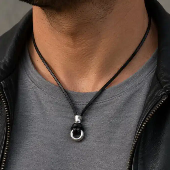 N4386 Collier Homme Anneau Acier inoxydable Argenté Cordon Cuir -Bijoux colliers femmes en ligne Ninanina
