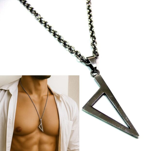 N4399 Collier long homme artisanal – Pendentif triangle stylisé Corse en acier inoxydable - Bijoux Colliers en ligne Ninanina