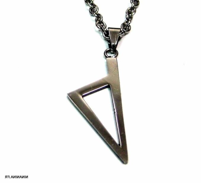 N4399d Collier long homme artisanal – Pendentif triangle stylisé Corse en acier inoxydable - Bijoux Colliers en ligne Ninanina