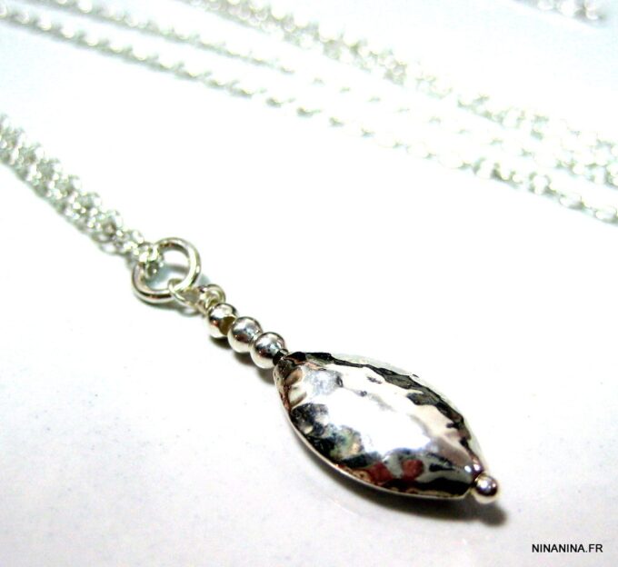 N4411b_collier_mi-long_goutte_argent_massif_martele