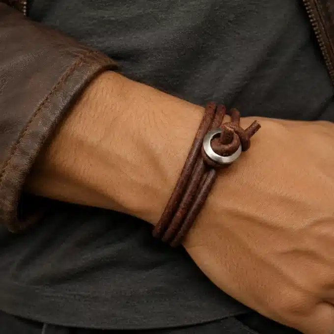 N4439 Bracelet homme gros cordon cuir enroulé bouton Acier argenté - Bijoux bracelets hommes en ligne Ninanina