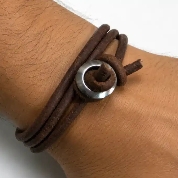 N4439c Bracelet homme gros cordon cuir enroulé bouton Acier argenté - Bijoux bracelets hommes en ligne Ninanina