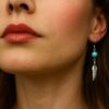 N4444a Boucles D'oreilles Turquoise ronde femme artisanales - pendentif plume argent 925 - Bijoux d'oreille en ligne Ninanina