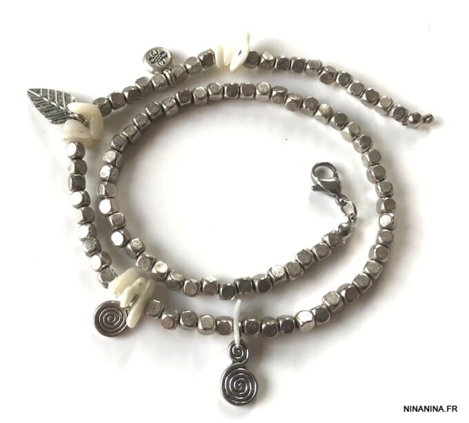 N4549d Bracelet cheville boheme chic double tours nacre blanche - Bijoux de pied en ligne Ninanina