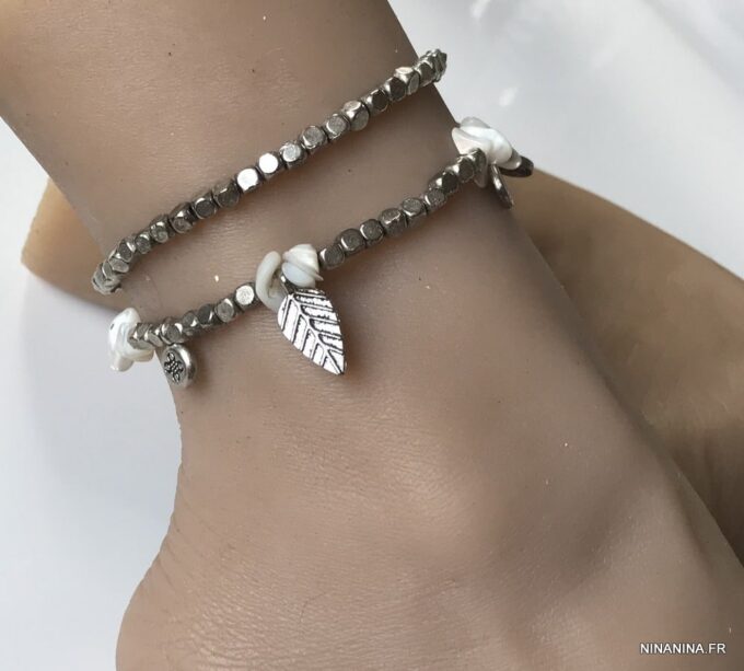 N4549e Bracelet cheville boheme chic double tours nacre blanche - Bijoux de pied en ligne Ninanina