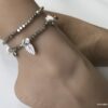 N4549h Bracelet cheville boheme chic double tours nacre blanche - Bijoux de pied en ligne Ninanina