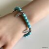 N4588b Bracelet Howlite Turquoise breloques plume argentée - Bijoux Bracelets en ligne Ninanina