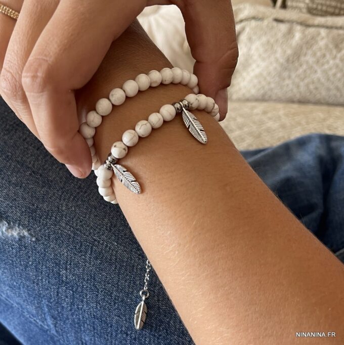 N4590c Bracelet perles blanches femme double tour plumes - Bijoux Bracelets en ligne Ninanina
