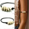 N4609E Bracelet de biceps femme artisanal coquillages cauris blancs cordon cuir réglable noeuds coulissants - Bracelets de bras