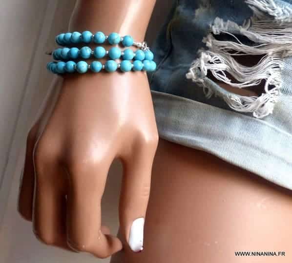 N4622b Collier Turquoise véritable et Argent 925 massif femme – Bijoux Colliers femmes en ligne Ninanina Collier en Turquoise véritable et Argent 925 massif, design artisanal fait main par Ninanina. L'image montre le bijou porte en bracelet porté sur une main avec 3 tours montrant les différentes façons de le porter