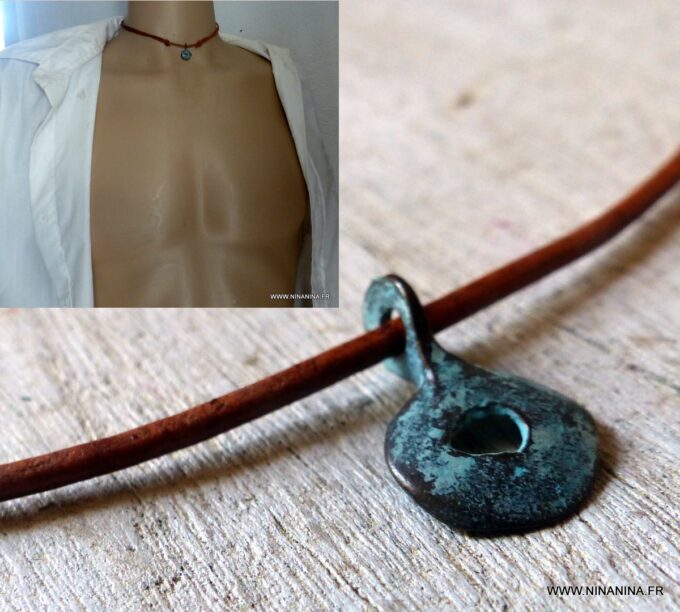 N4631d Collier cordon cuir homme pendentif tribal turquoise patiné - Bijoux Colliers en ligne Ninanina