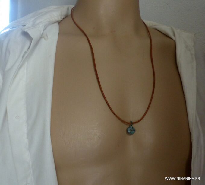 N4631h Collier cordon cuir homme pendentif tribal turquoise patiné - Bijoux Colliers en ligne Ninanina