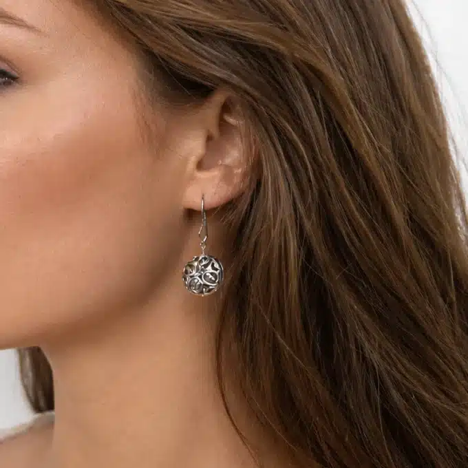N4705a Boucles d'oreilles fantaisie femme pendentifs ronds argentés - Bijoux d'oreille femmes en ligne Ninanina