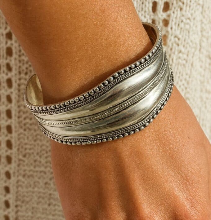 N4733d Bracelet tibétain porte bonheur manchette deux rangs pour femme - Bijoux Bracelets en ligne Ninanina