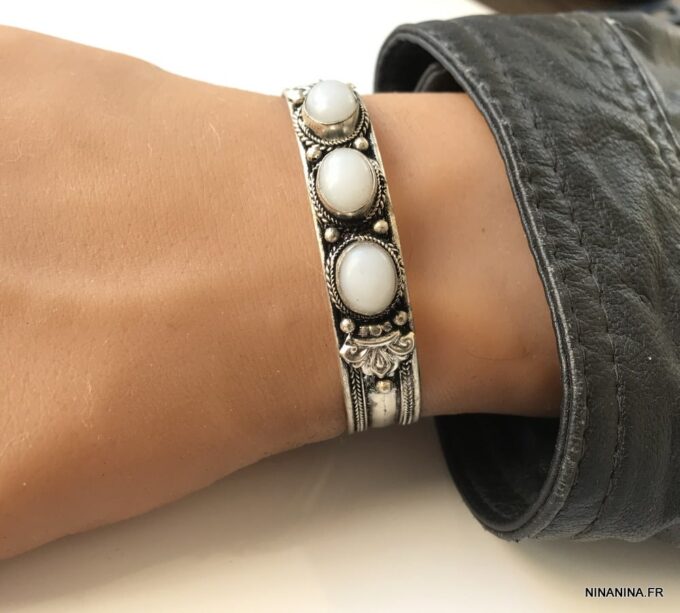 N4737b Bracelet pierre de lune pas cher manchette artisanale blanche - Bijoux Bracelets en ligne Ninanina