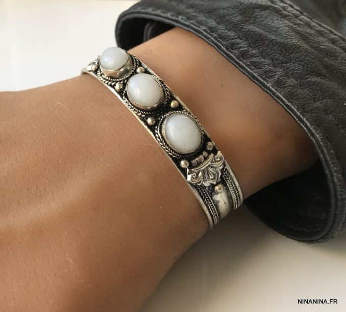 N4737d Bracelet pierre de lune pas cher manchette artisanale blanche - Bijoux Bracelets en ligne Ninanina