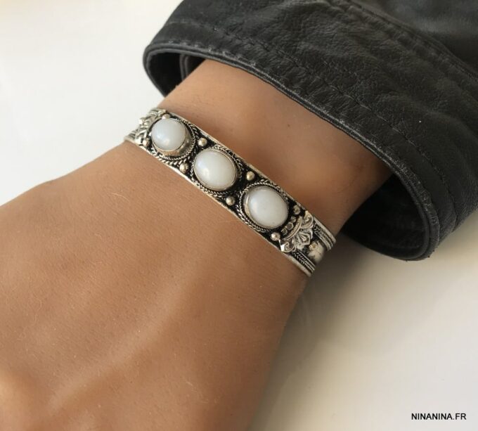 N4737e Bracelet pierre de lune pas cher manchette artisanale blanche - Bijoux Bracelets en ligne Ninanina