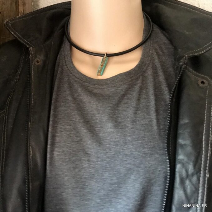 N4741a Collier tibetain turquoise amulette cordon cuir - Bijoux Colliers en ligne Ninanina